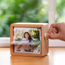 Hand-cranked flip picture viewer Hand-cranked flip picture viewer