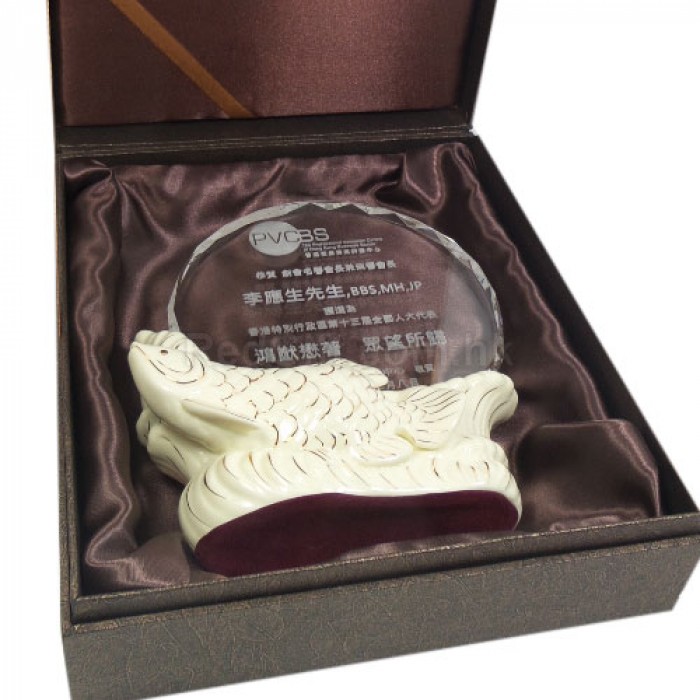 鯉魚水晶獎座-香港商業專業評審中心有限公司