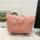 Expandable wheeled travel bag with retractable handle