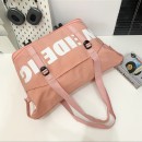 Expandable wheeled travel bag with retractable handle