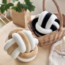 三股編織水晶絨抱枕 三股編織水晶絨抱枕